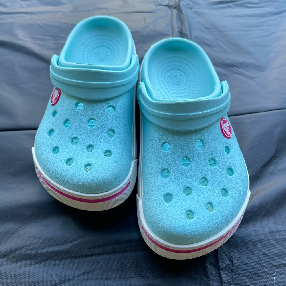 Crocs size 10-11 toddler . Unisex . Excellent used condition .